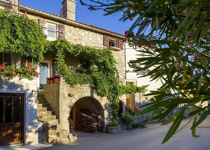 Charming Stone House Ines - Family Holiday In Countryside Feriehus